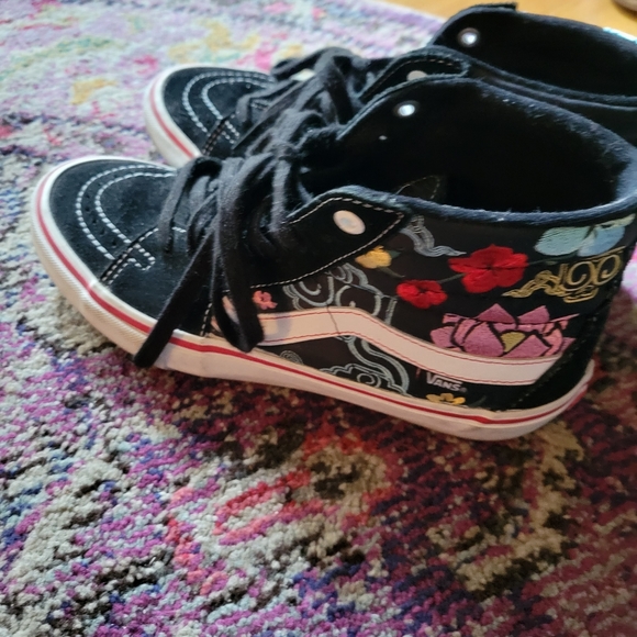 VANS - Picture 3 of 3